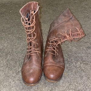 Combat boots